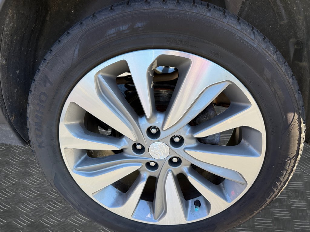 Used 2020 Buick Encore Preferred w/ Safety Package FWD image 21