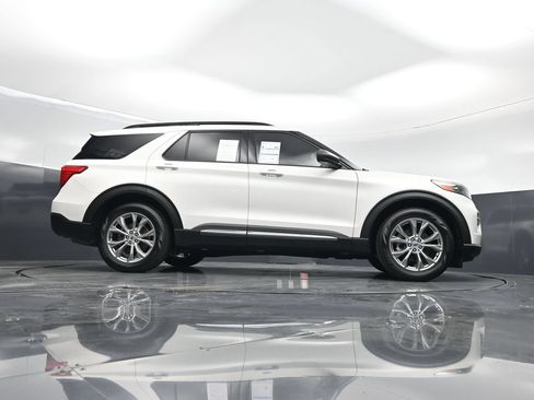Certified 2021 Ford Explorer XLT w/ Equipment Group 202A RWD image 47