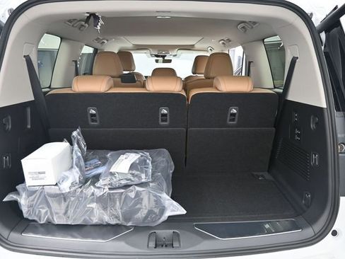 New 2026 INFINITI QX80 Luxe image 32