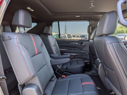 Used 2026 Chevrolet Traverse RS FWD image 32