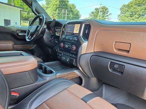 Used 2021 Chevrolet Silverado 1500 High Country w/ Technology Package AWD/4WD image 19