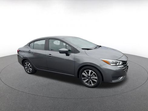 Used 2025 Nissan Versa SV image 2