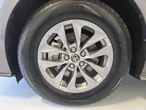 Used 2021 Toyota Sienna LE image 40