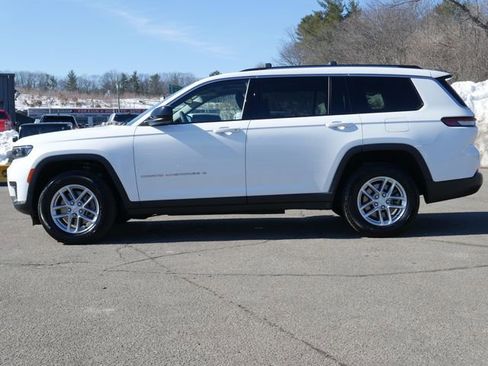 Used 2024 Jeep Grand Cherokee L Laredo image 3
