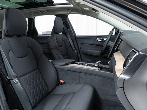 New 2026 Volvo XC60 B5 Plus w/ Protection Package Premier image 22