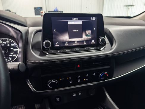 Used 2024 Nissan Rogue S AWD/4WD image 11