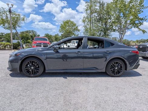 Used 2025 Toyota Camry SE FWD image 9