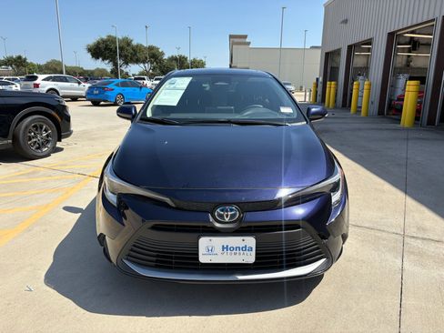 Used 2024 Toyota Corolla XLE FWD image 3