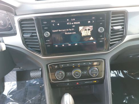 Used 2020 Volkswagen Atlas Cross Sport SEL image 22