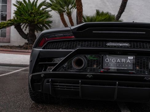 Used 2024 Lamborghini Huracan EVO image 36