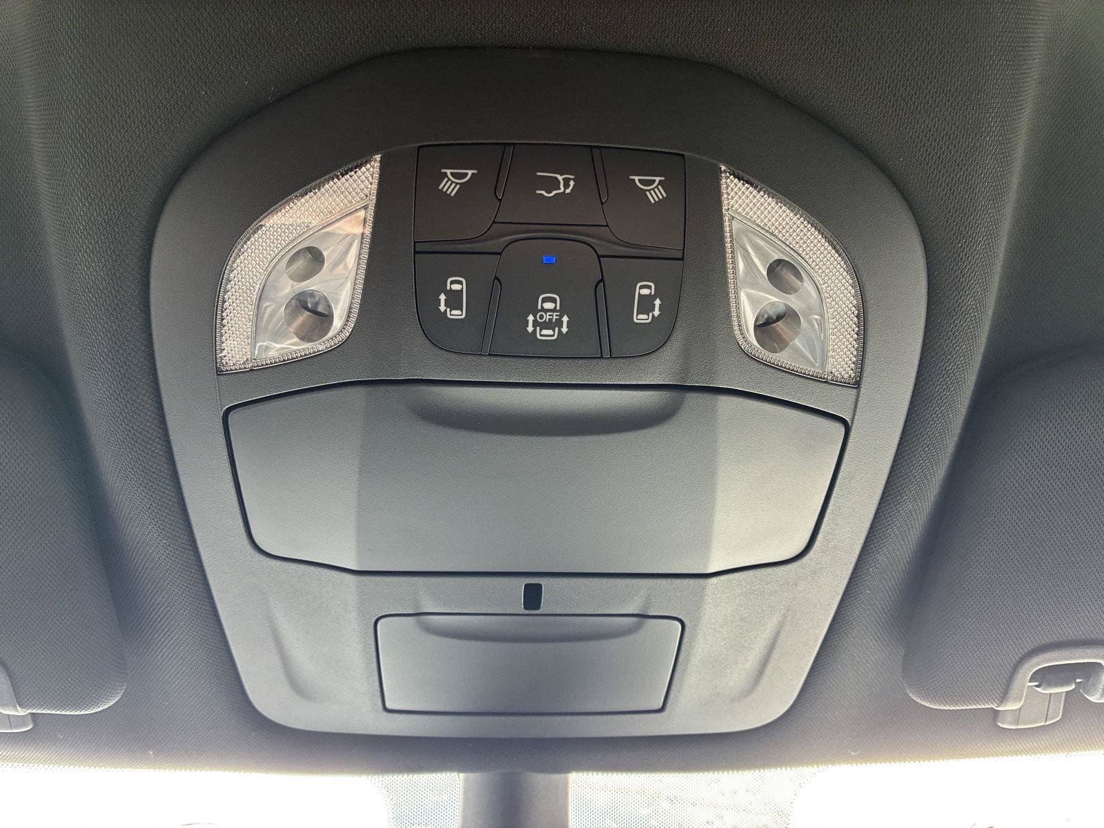 New 2025 Chrysler Pacifica Select FWD image 32