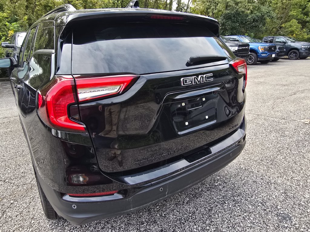 Used 2024 GMC Terrain SLT w/ Elevation Edition AWD/4WD image 5
