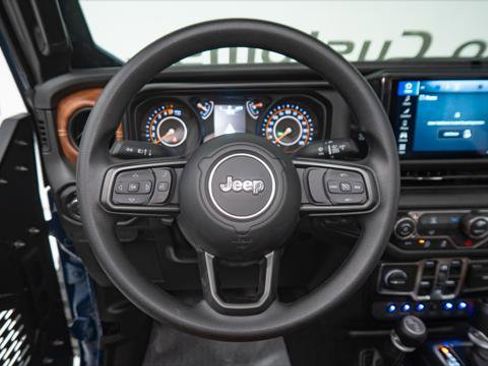 Used 2025 Jeep Gladiator Sport image 33