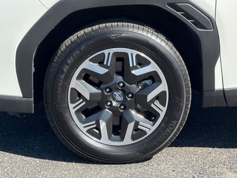 Used 2025 Subaru Forester Premium AWD/4WD image 30