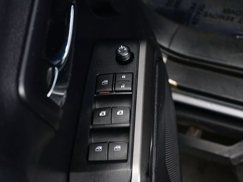 Used 2020 Toyota Tacoma TRD Off-Road AWD/4WD image 10