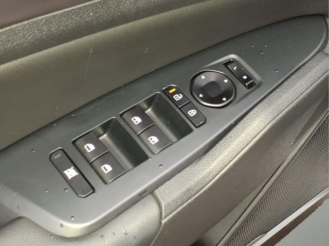 Used 2026 Kia Sportage EX w/ EX Panorama Roof Package FWD image 16