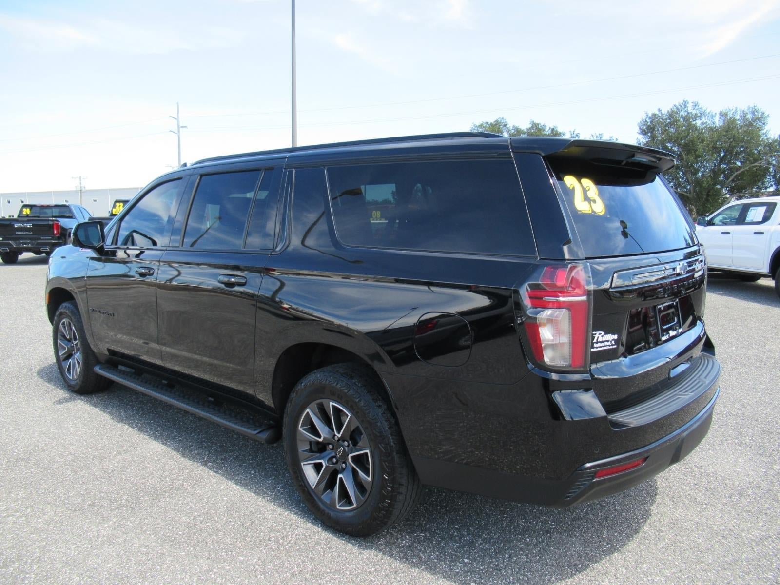 Used 2023 Chevrolet Suburban Z71 w/ Luxury Package AWD/4WD image 5