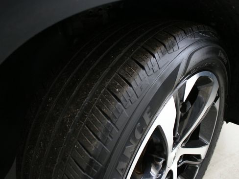 Used 2024 Chevrolet Trax RS w/ Sunroof Package image 35