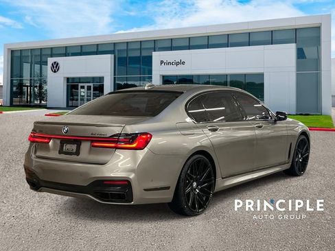 Used 2021 BMW M760i xDrive image 4