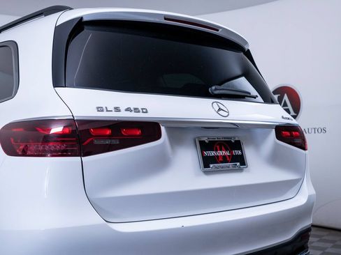 Used 2024 Mercedes-Benz GLS 450 4MATIC image 9