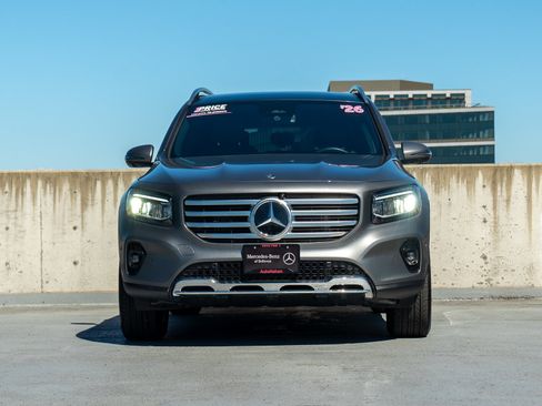 Used 2026 Mercedes-Benz GLB 250 4MATIC image 2