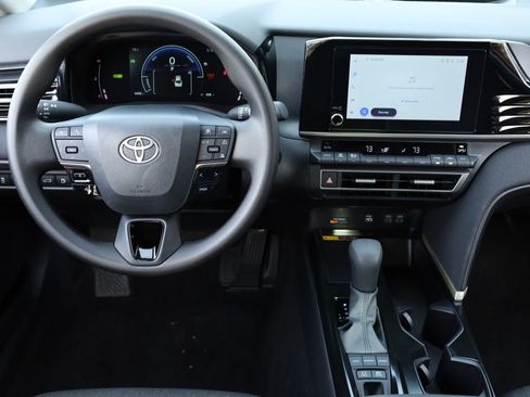 Used 2025 Toyota Camry LE image 11
