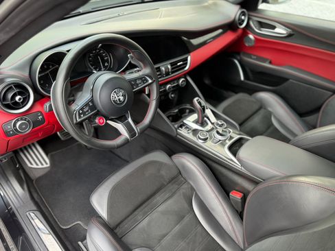 Used 2021 Alfa Romeo Giulia Quadrifoglio image 15