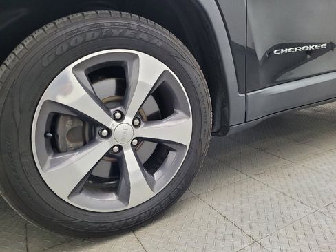 Used 2019 Jeep Cherokee Limited w/ Technology Group FWD image 31