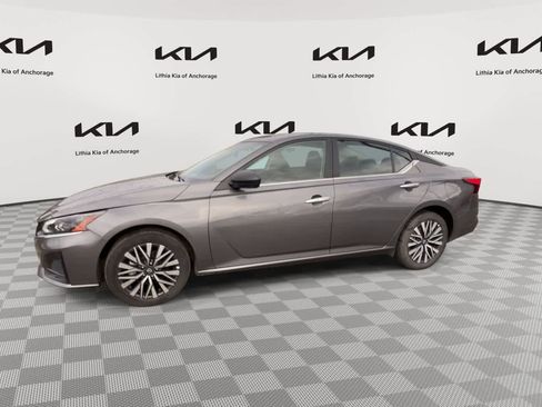 Used 2025 Nissan Altima 2.5 SV AWD/4WD image 5