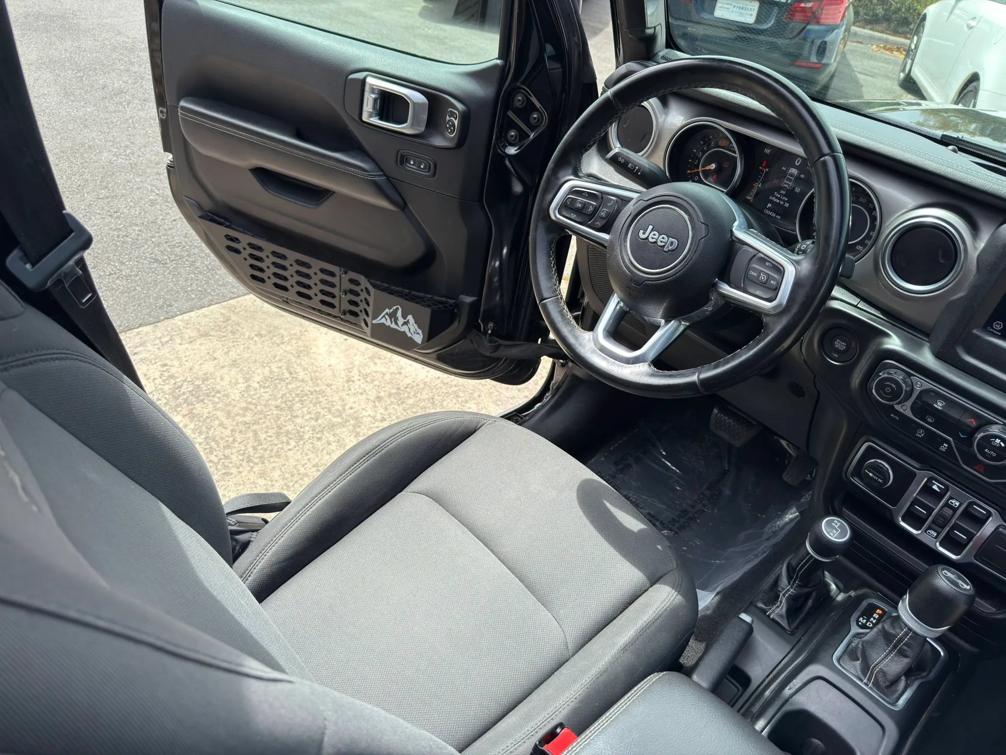 Used 2020 Jeep Wrangler Unlimited Sahara AWD/4WD image 25