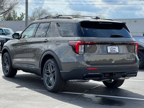 New 2026 Ford Explorer ST-Line w/ ST-Line Street Pack AWD/4WD image 13