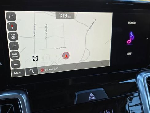 Used 2023 Kia Sorento SX image 35