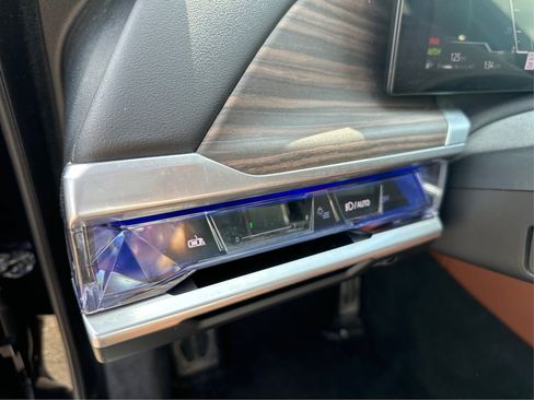 Used 2023 BMW 760i xDrive w/ Luxury Rear Seating Package AWD/4WD image 19