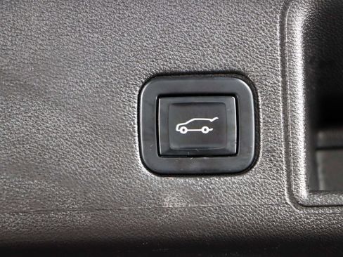 Used 2022 GMC Terrain SLT w/ Tech Package image 29