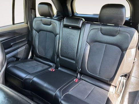 Used 2023 Jeep Grand Cherokee Altitude AWD/4WD image 13