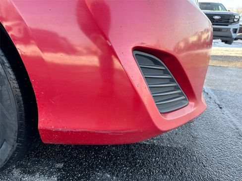 Used 2012 Toyota Camry LE image 28