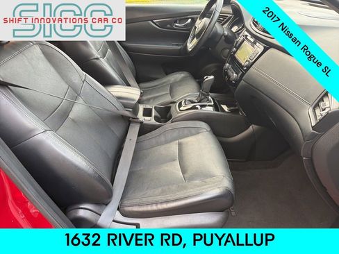 Used 2017 Nissan Rogue SL w/ SL Premium Package image 16
