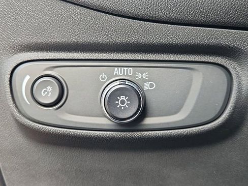 Used 2023 Chevrolet Equinox LT image 17