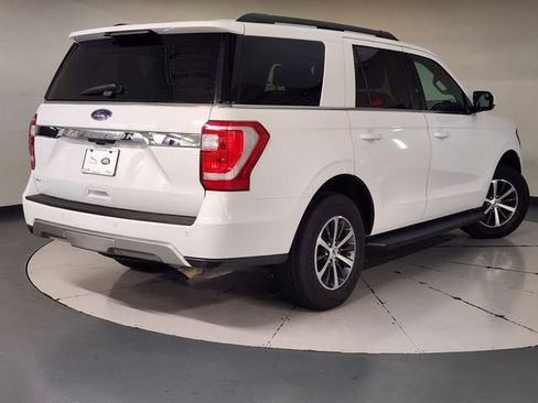 Used 2018 Ford Expedition XLT RWD image 2