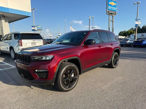 Used 2024 Jeep Grand Cherokee Limited w/ Luxury Tech Group II RWD image 1