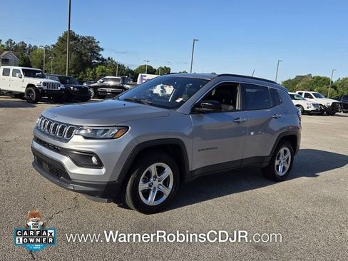 Used 2024 Jeep Compass Latitude AWD/4WD image 3