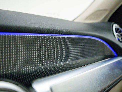 Used 2020 Mercedes-Benz GLB 250 4MATIC image 32