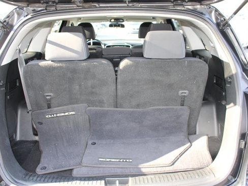 Used 2019 Kia Sorento L image 22