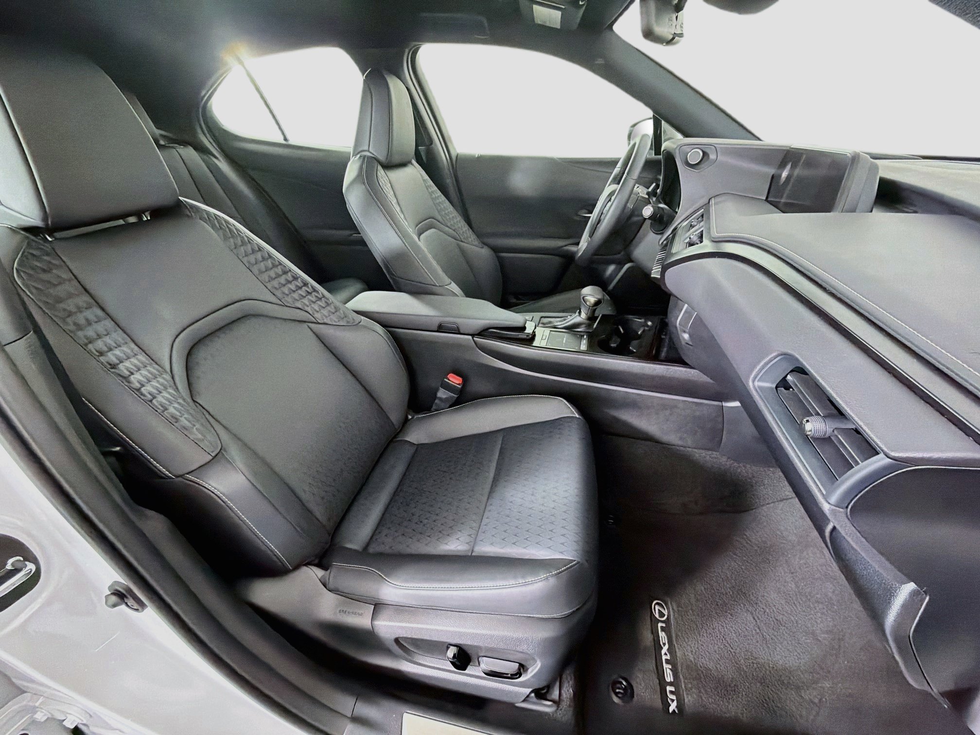 Used 2022 Lexus UX 200 w/ Accessory Package (Z2) FWD image 30