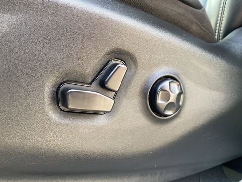 Used 2023 Chrysler Pacifica Touring-L image 24