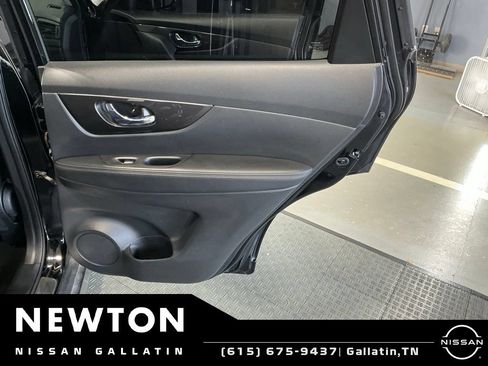Used 2019 Nissan Rogue SV w/ Premium Package FWD image 38