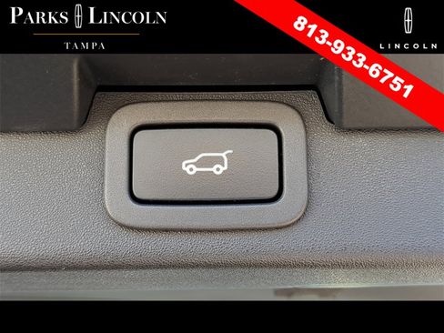 Used 2019 Land Rover Discovery HSE image 9