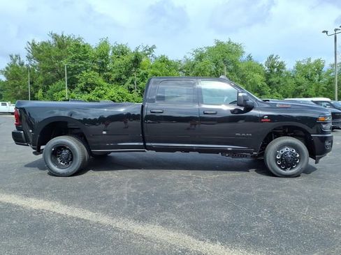 New 2026 RAM 3500 Big Horn AWD/4WD image 8