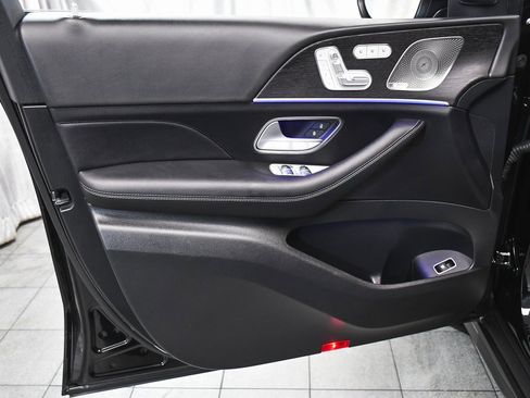 Used 2025 Mercedes-Benz GLS 450 4MATIC image 9