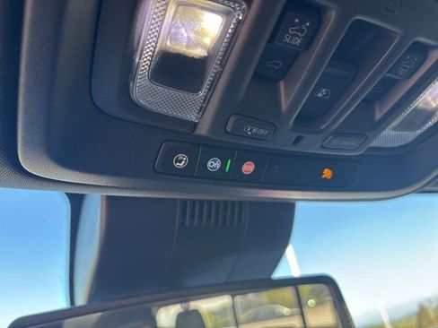 Used 2022 Chevrolet Silverado 1500 ZR2 AWD/4WD image 19